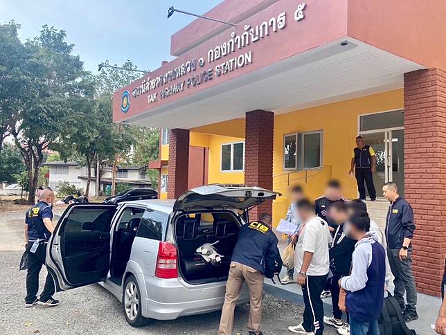 รวบนายหน้า ขน 5 ชาวจีนเข้าไทย ไร้พาสปอร์ต คาดเอี่ยวแก๊งคอล-เว็บพนัน  เผยทำมาแล้วเป็น 10 ครั้ง | MATICHON ONLINE | LINE TODAY