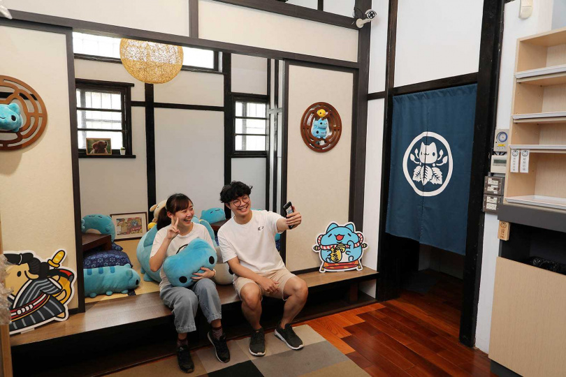 因應日式老宅的氛圍，亞拉設計出無所不在的「咖波」，非常適合拍照打卡。（圖／于魯光攝）