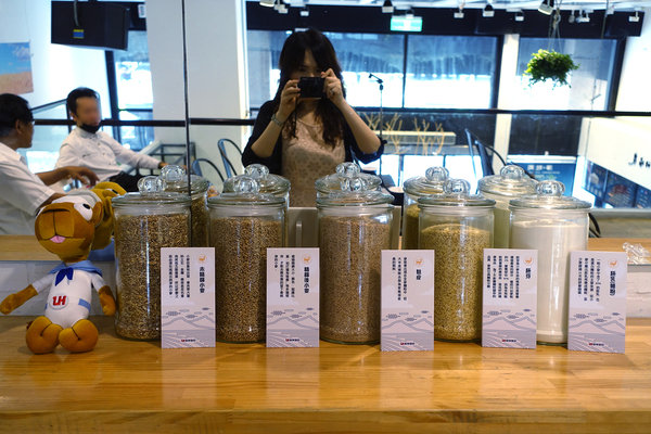 哈肯舖淨生吐司、桑葚優格吐司，使用聯華潔淨認證麵粉，成分天然、八大無添加，嚴選好食材低溫發酵手感烘焙，安心美味的生吐司