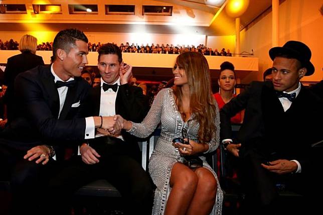 Ini Beda Gaya Istri Messi dan Kekasih Cristiano Ronaldo