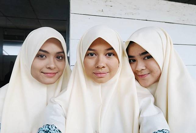 7 Potret Penampilan Yuki Kato Ketika Berhijab Cantiknya Bikin Adem