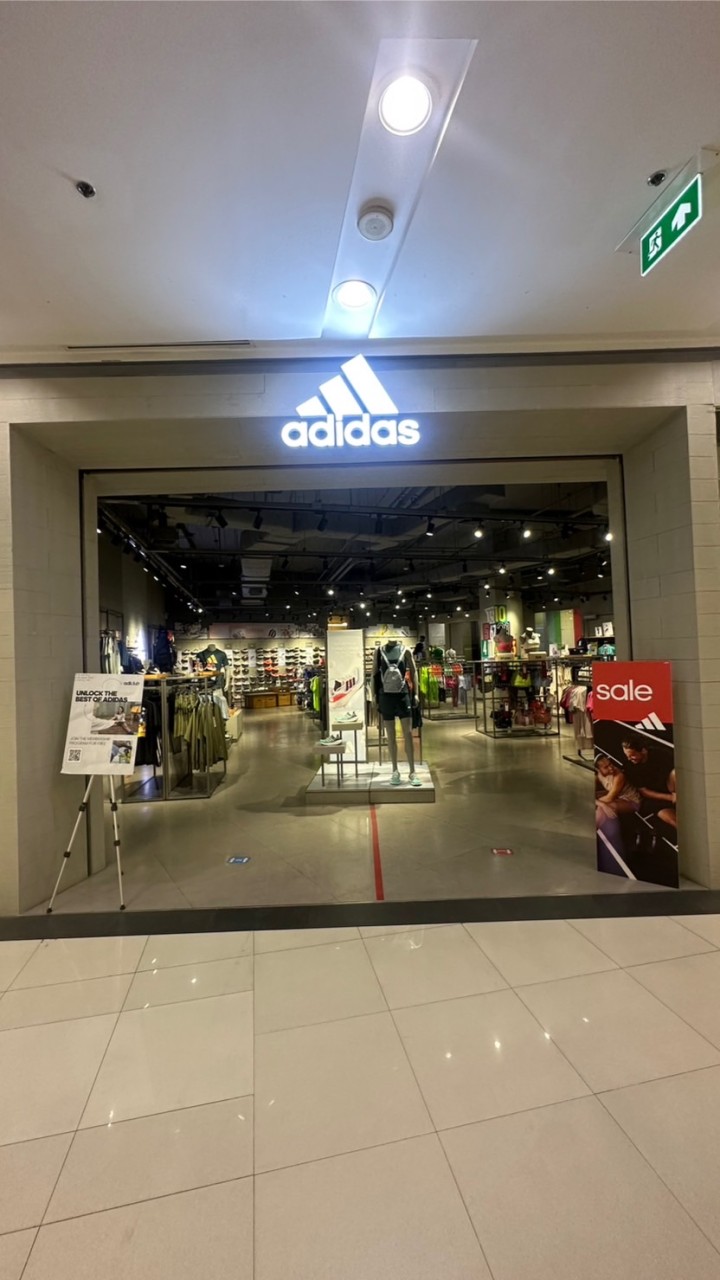 VIP adidas CWN
