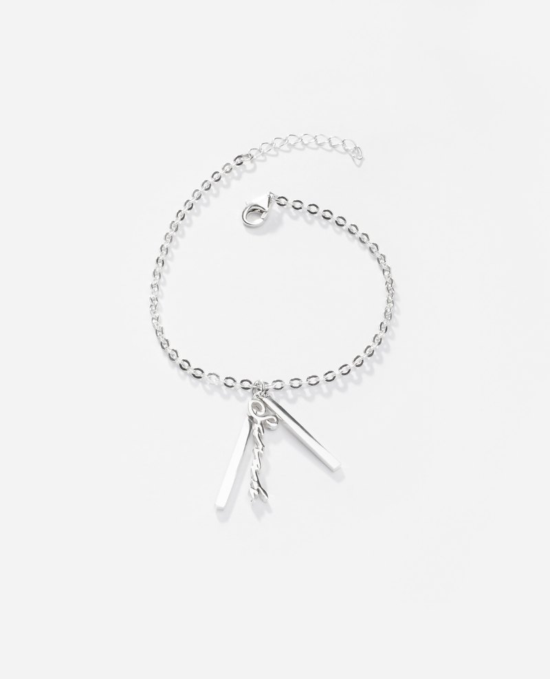 垂直下降腳本酒吧手鐲與不對稱的酒吧魅力 - 一個酒吧可定制的腳本刻字。