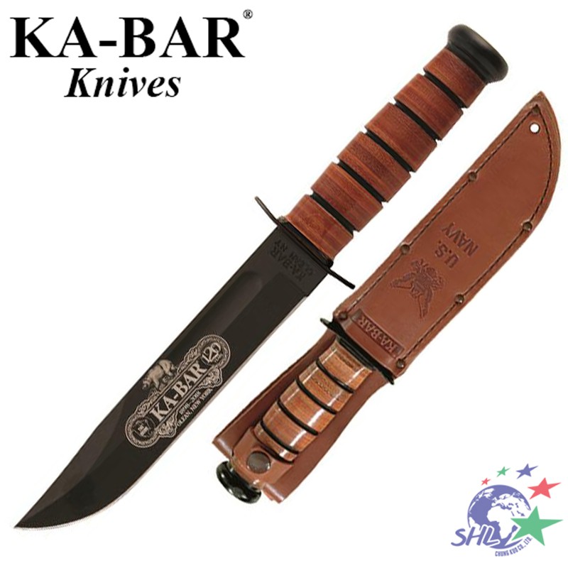 產品簡介： 此款KA-BAR經典軍刀是120週年紀念版，具有很好的實用與收藏價值。採用71095 Cro-Van鋼刀片，表面黑色飾面處理以防止反光，刀身雷射雕刻維多利亞時代風格週年紀念商標。傳統的堆疊