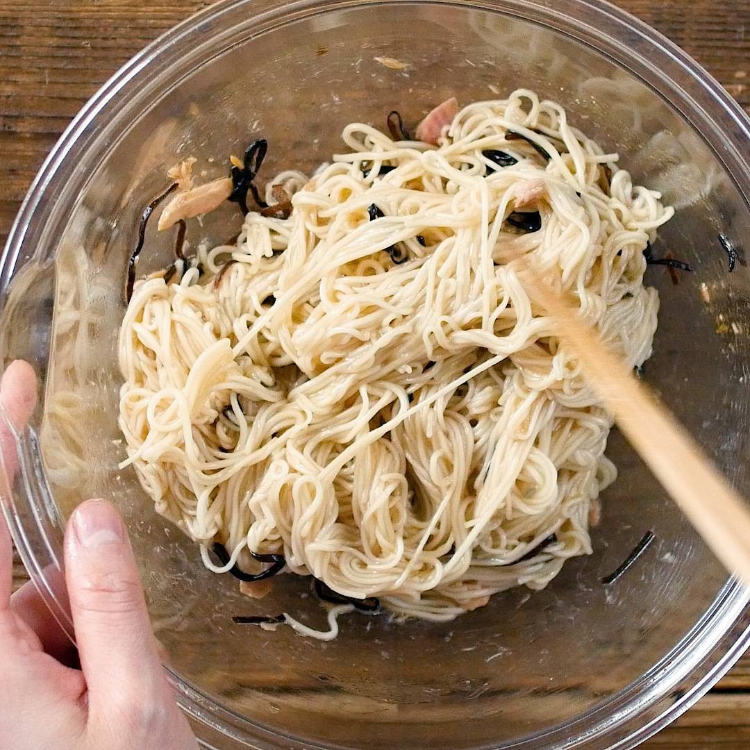 レンジで簡単 ツナと塩こんぶのごま油そうめん Macaroni