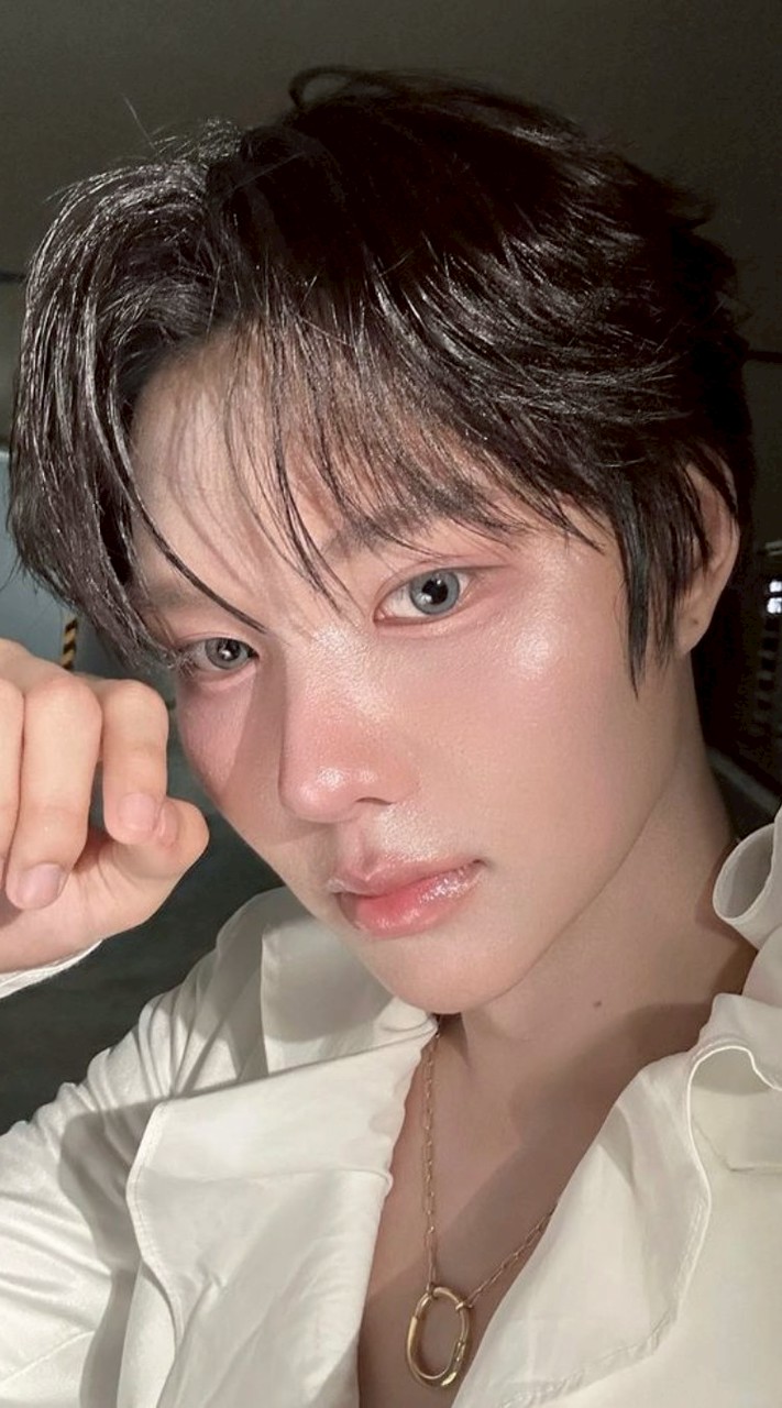 รับฝากขายของเกี่ยวกับศิลปิน