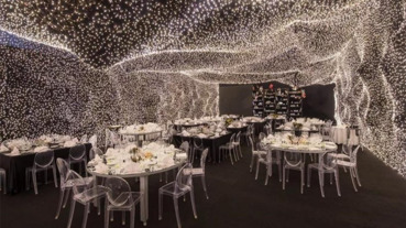 25萬顆LED燈照亮餐廳 彷彿在繁星點點下吃飯