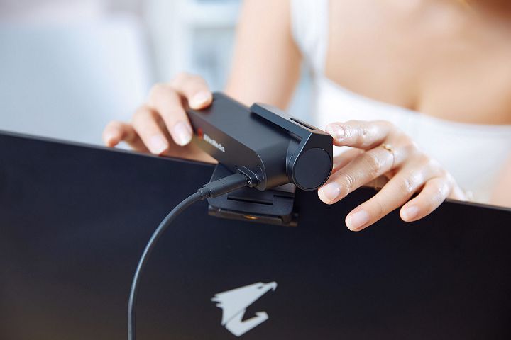 當然，也可以隨時調整攝影機的拍攝角度與方向。