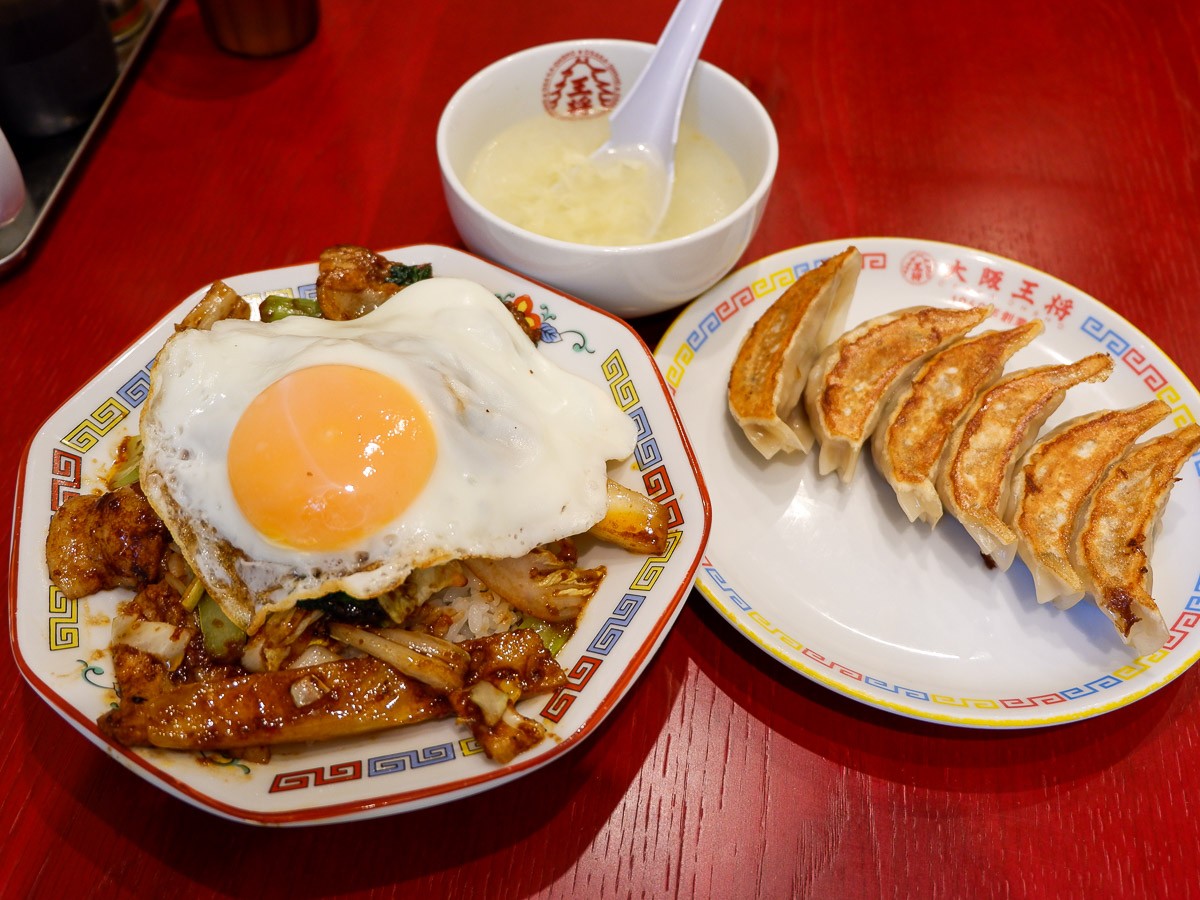 ガッツリ豚肉と半熟目玉焼きが超旨い！ 大阪王将の絶滅危惧めし