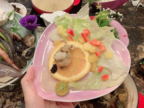 「台北民生社區美食」閨蜜情侶家庭聚會公司聚餐最佳安心健康美味網美餐廳首選-有機之星五星認證餐廳「喜園涮涮鍋民生浪漫店」直擊分享