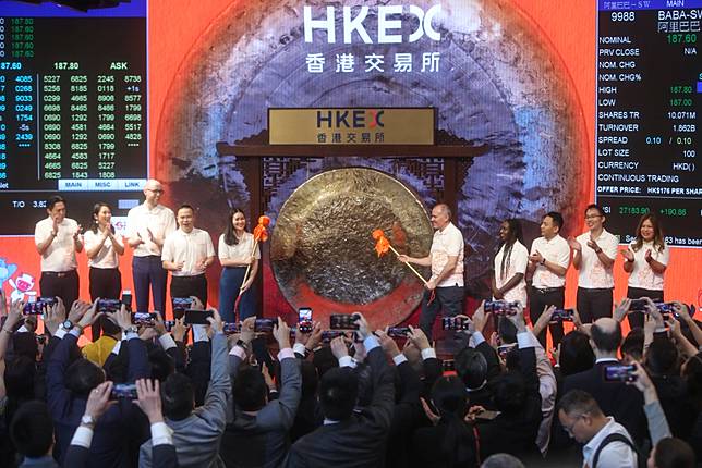 Alibaba Jumps In Hong Kong Trading Debut Hang Seng Slips With