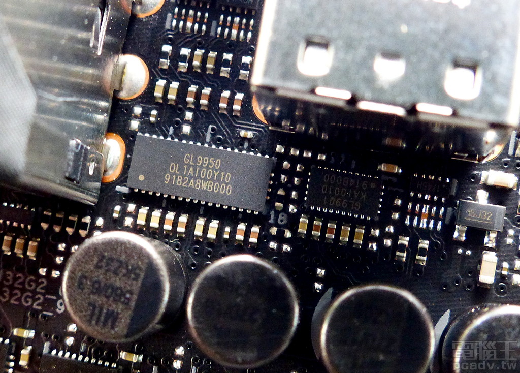 GL9901、GL9950 redirver 晶片負責強化 USB 3.2 Gen 2 訊號傳輸。