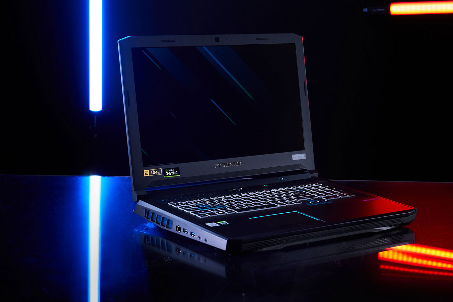 Predator Helios 700 是一款外觀霸氣十足、內在規格頂尖的旗艦級電競筆電。