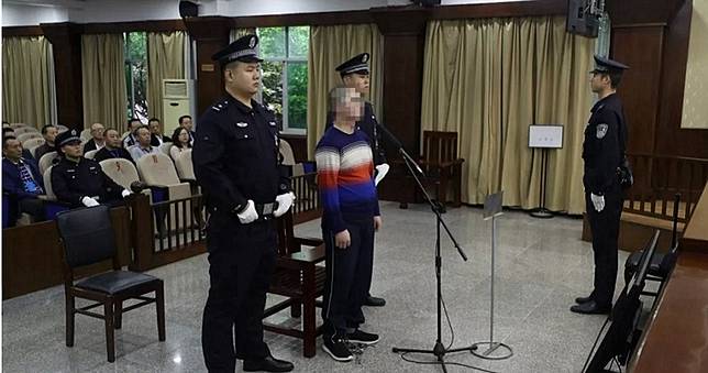 表白被拒！高三男闖宿舍「持刀捅爛臉」　怒吼：死也要在一起