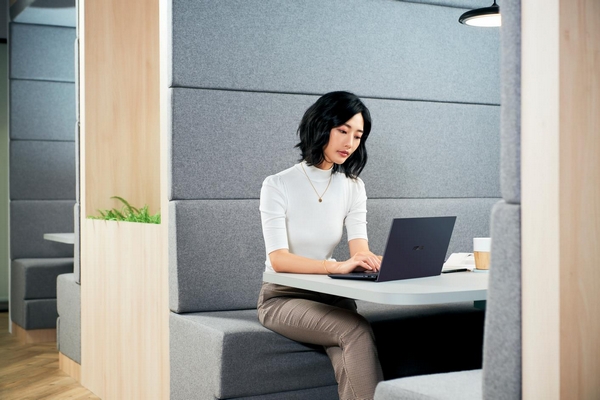 再度稱霸！華碩商用筆電15年市佔第一 全球最輕14吋商用筆電ASUS ExpertBook B9搶先上市