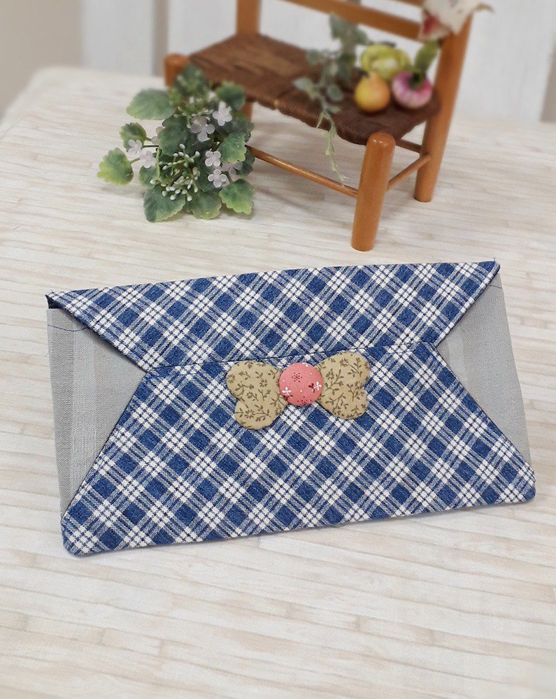 主要材料: 日本進口先染棉布。商品尺寸: 寬20cm, 高11cm。萬用隨身小包。