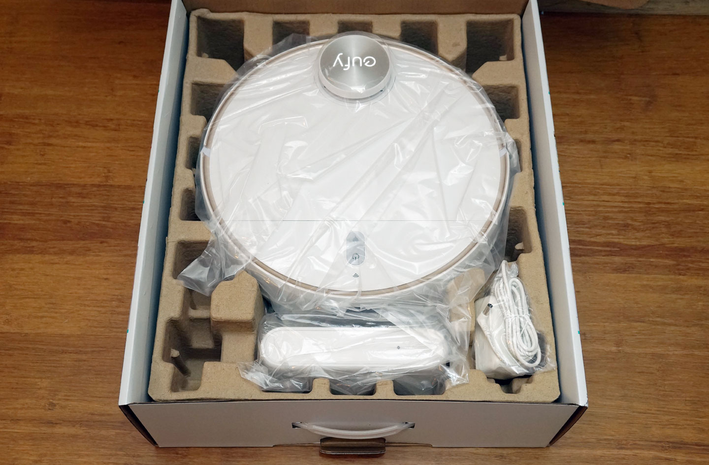 高顏值，功能更全面！一機雙用的 eufy RoboVac L70 Hybrid 掃拖二合一機器人開箱評測！