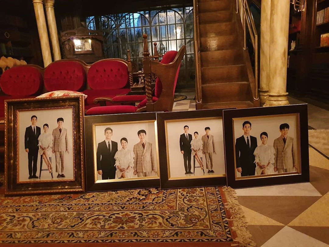 《雖然是精神病但沒關係》超狂佈景1：文英家內部是佈景，外部是特效合成