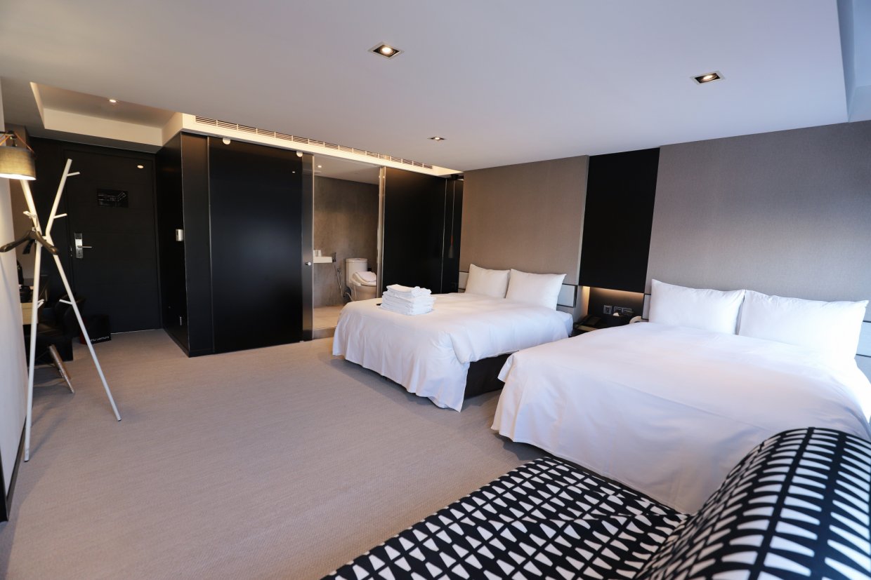 U2103052323471614957827136