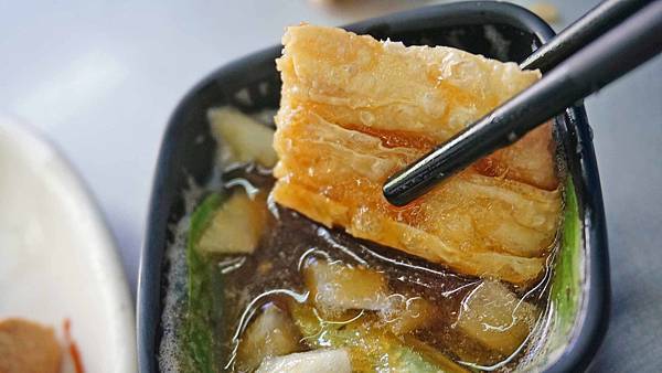 【台北美食】臭味相同脆皮臭豆腐-酥酥脆脆可以自己調醬料的美味路邊攤