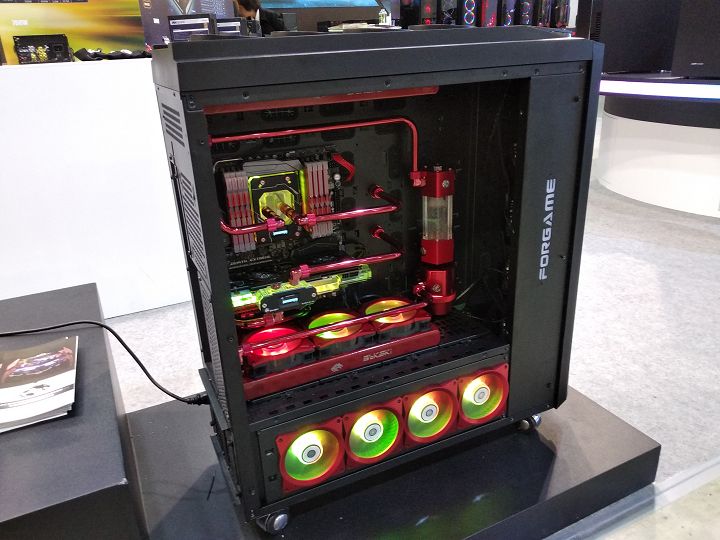 Computex 不能沒有 RGB！從鍵盤、機殼、主機板到風扇都要閃亮，一次看完展場中炫麗的「光害」產品