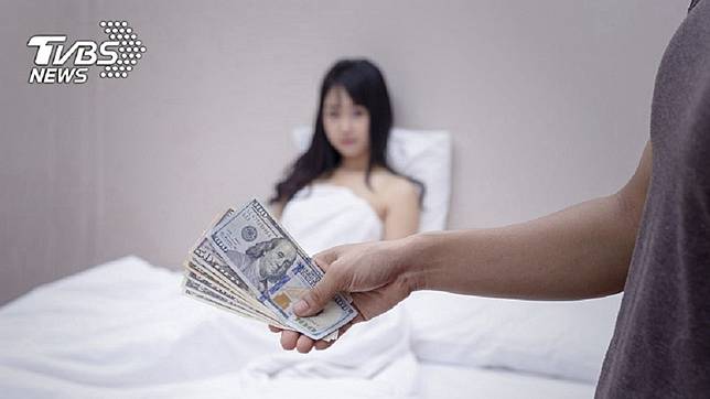 17歲少女為愛賣淫，賺錢所得幾乎全交給小白臉男友花用。(示意圖／TVBS)