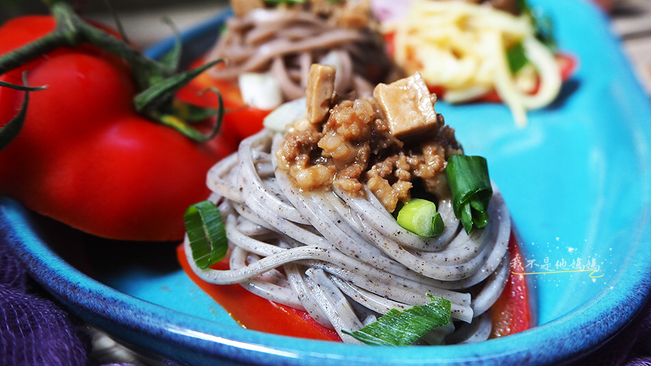 匠心炸醬麵,炸醬調理包,宵夜料理包,宵夜料理,颱風天料理,颱風天必備,颱風天吃泡麵,大人味炸醬麵,韓劇炸醬麵,維力炸醬麵,必吃炸醬麵,小資料理包