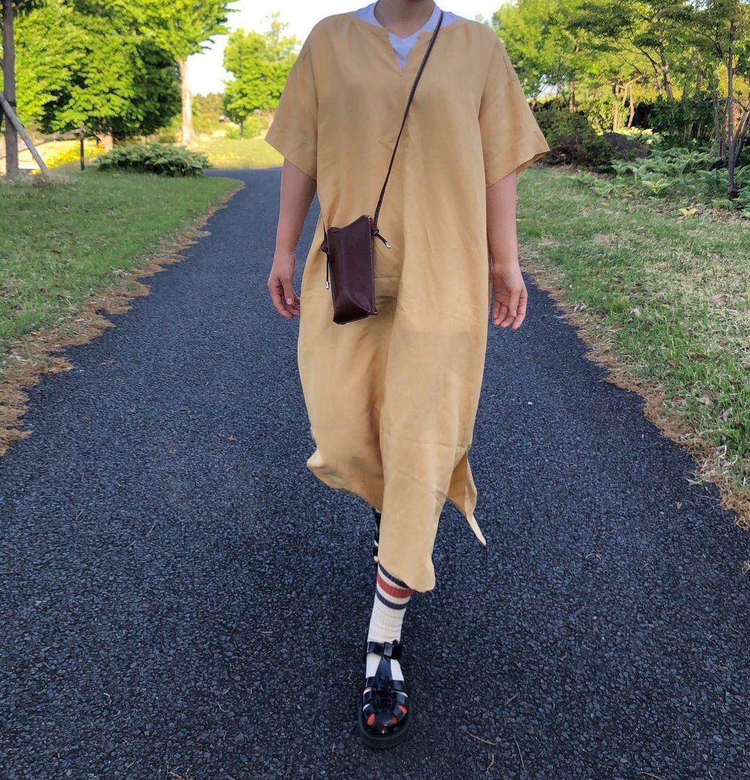 素材も形も完璧じゃん ユニクロ 話題の カフタンワンピース はマストバイ コーデスナップニュース