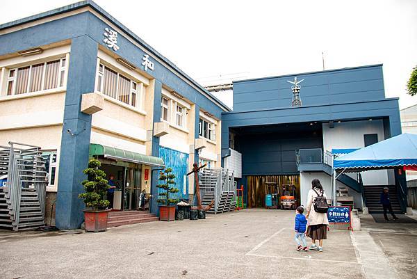 【宜蘭景點】溪和水產觀光工廠-2021年全新開幕！好玩又有趣的漫畫式簡介，多種免費海鮮試吃，飯糰ＤＩＹ與現煮海鮮ＤＩＹ活動玩不膩，美味多種魚料理，門票全抵消費的必玩室內景點