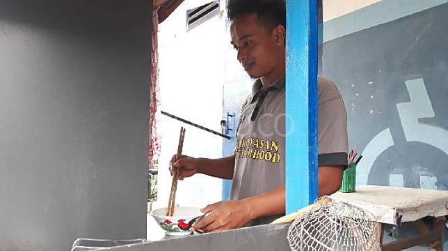 Pedagang mi ayam bernama Kentut, 30 tahun, berjuang mengganti namanya menjadi Ihsan Hadi di Pengadilan Negeri Tangerang, Rabu, 18 April 2018, TEMPO/Ayu Cipta