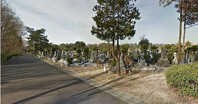 59歲男流血倒臥墓園　警翻過來一看：膠帶包整臉