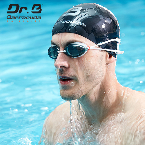 ●專業游泳度數泳鏡 ●度數範圍0度至至800度 ●採用抗UV耐衝擊PC鏡片 ●三種尺寸鼻橋可供替換 ●低水阻競速訓練專用