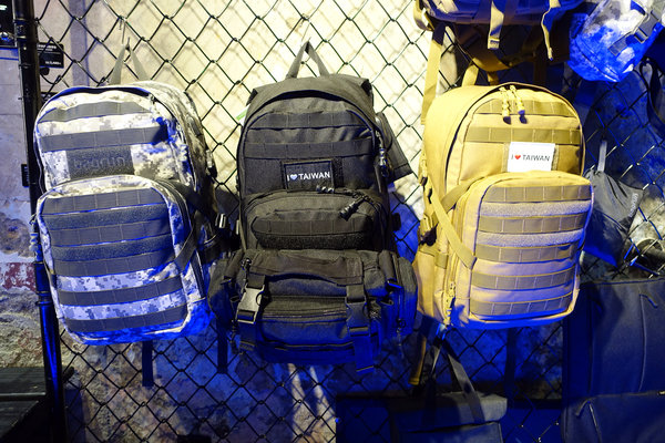  bagrun防水背包，bagrun台北西門町VAR LIVE旗艦店開幕，貝格朗都會玩家軍事風格後背包，好用多功能後背包，機能後背包推薦，貝格朗機能後背包