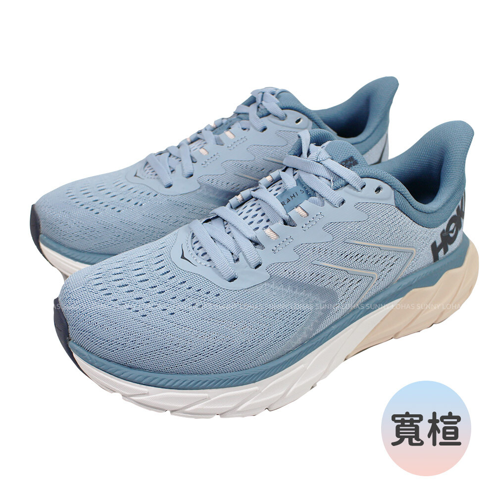 arahi 5 支撐型 路跑鞋 建議售價:nt4580 arahi 來到全新第五代每次的更迭arahi都重新改寫了支撐鞋款的歷史 有著最佳的減震設計卻也同時擁有最輕的重量這兩種看似矛盾的組合完美的呈現