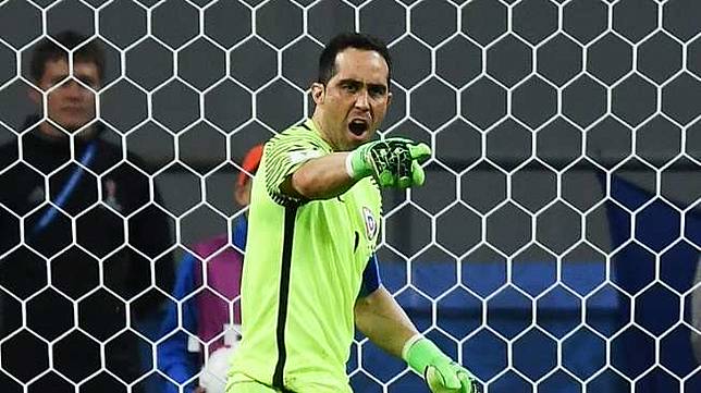 ™ Bravo Ternyata Masih Cedera Jadi Bintang Cile Saat Adu Penalti, 