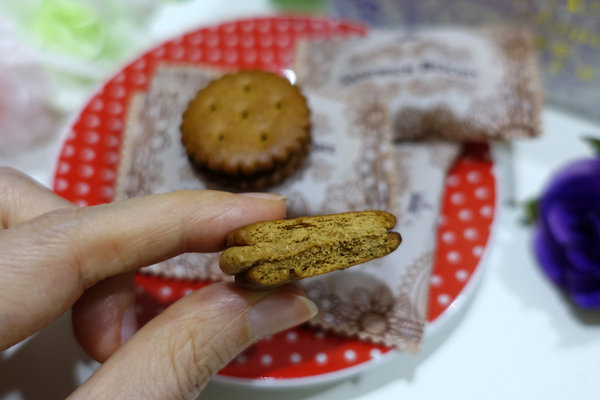 淡水必買老街伴手禮-愛牧手作工坊牛軋餅、豬肉紙，手工製作低糖配方淡水手信，好吃網購零嘴，外國人喜歡的台灣伴手禮
