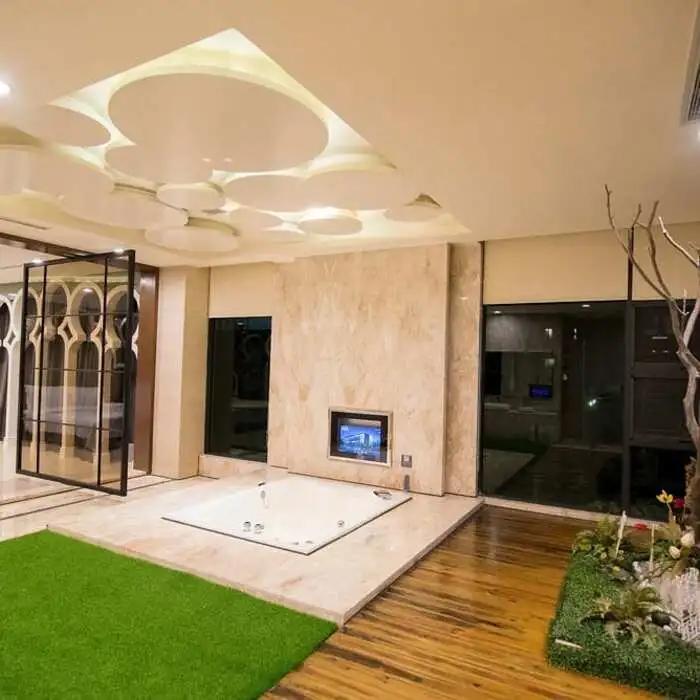 無法出國的日子好想體驗度假風情?來歐悅這間大台北汽車旅館就對了！貼心的在都會區中營造放鬆的峇厘島風情，房內布置露臺、木躺椅、泳池還有綠樹，讓人一看就紓壓，設備十分完整，當作大台北汽車旅館休息或大台北情趣旅館入住一晚泡個舒服的澡，疲憊都一掃而空。