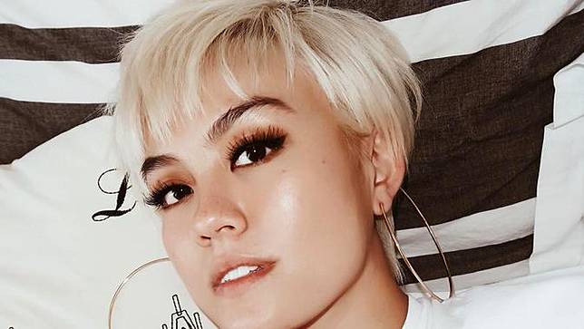 [Bintang] Dari Bondol Sampai Berponi, Gaya Rambut Agnez Mo Mana Yang Paling Kece?