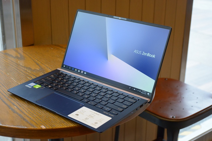 Asus ZenBook 14 UX433FN 評測：全球最小 14 吋筆電，螢幕占比 92%、觸控板變數字鍵