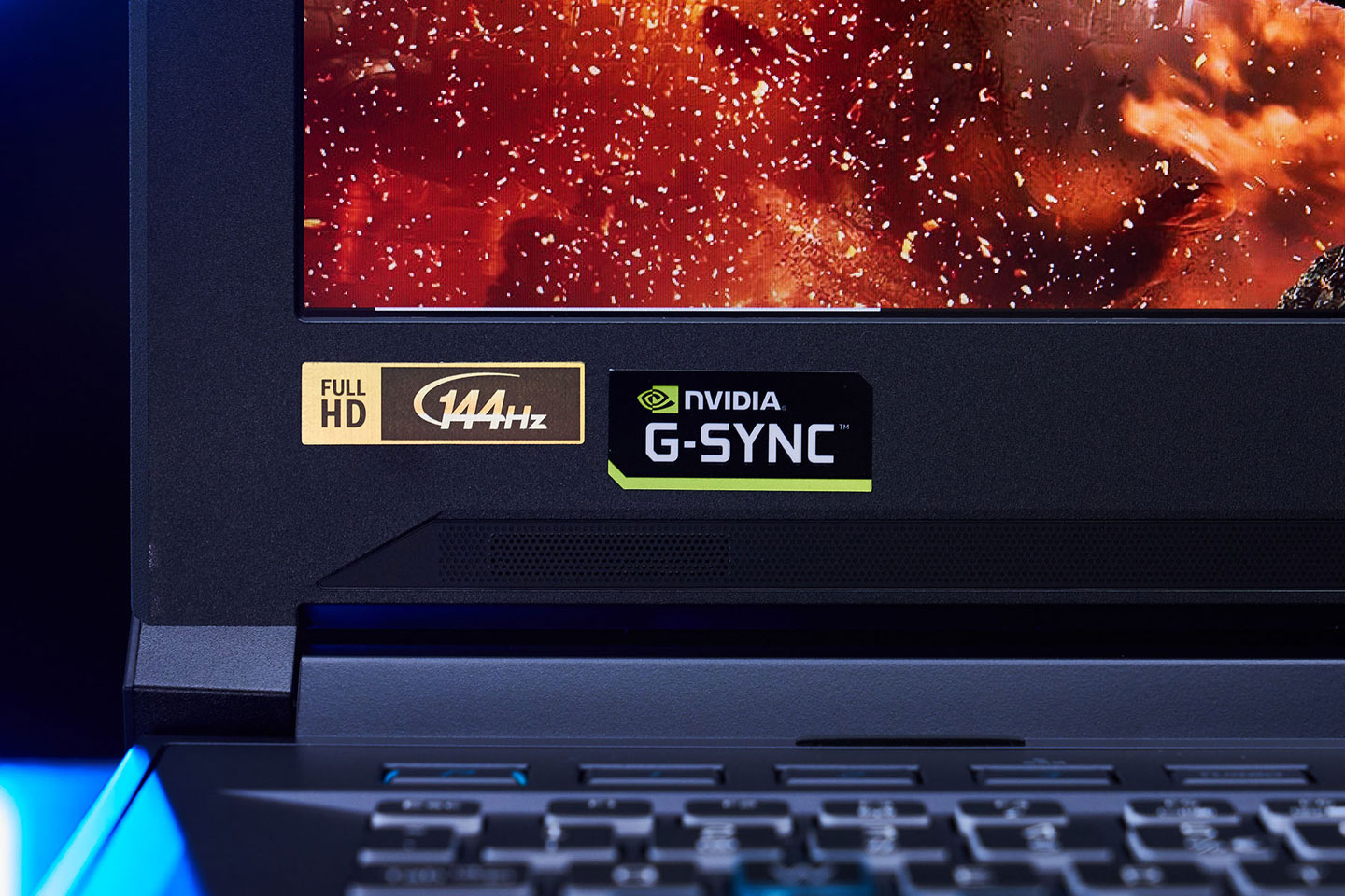 顯示器提供 144 Hz 刷新率，並支援 G-SYNC 功能。