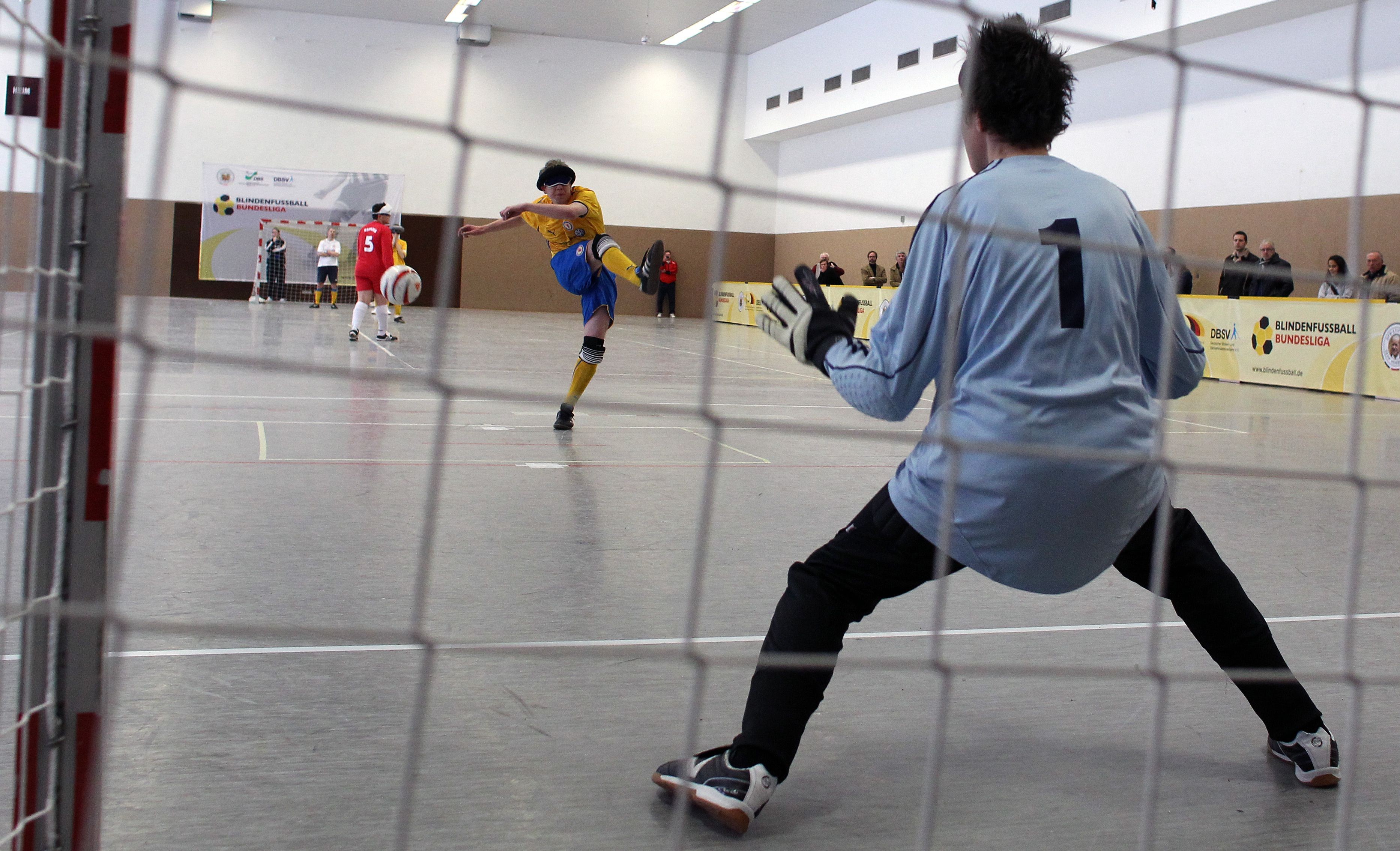 ブラインドサッカーの ルール 基礎知識 イマジネーションが勝負の分かれ目 Esquire エスクァイア 日本版