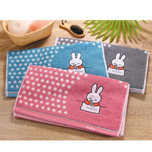 ◆100%純棉 ◆不易掉棉絮 ◎ 規格:0001條 ◎規格:33x75cm ◎ 顏色:藍 ◎新毛巾應於使用前水洗，以去除多餘之表面化學藥劑 ◎毛巾應隨時保持乾淨，以免病菌叢生，造成斑點或變硬 ◎產地: