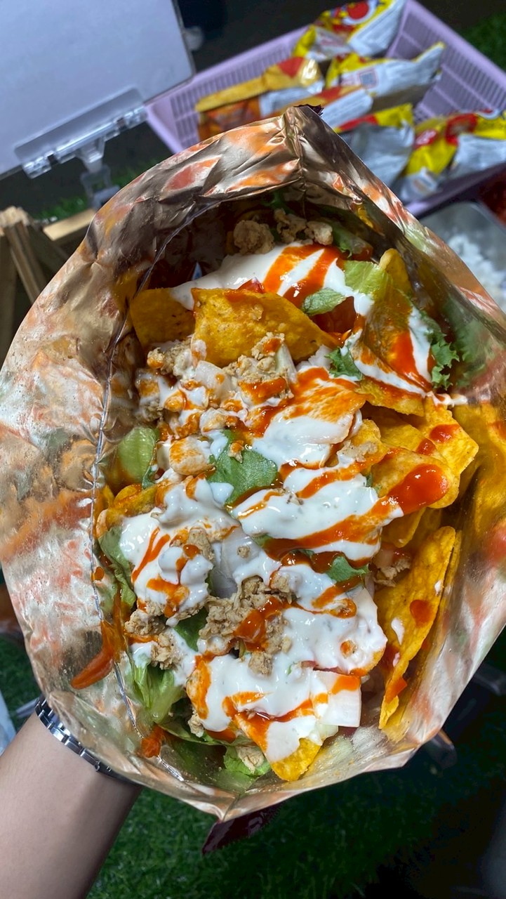 Nachos chips & roll