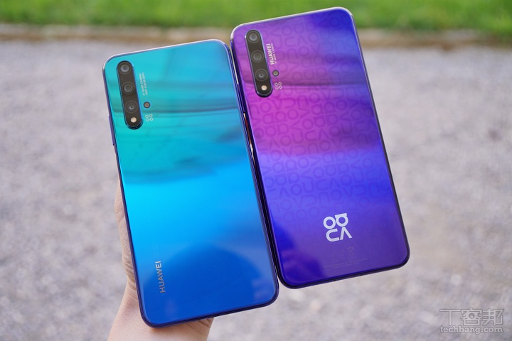 HUAWEI NOVA 5T 藍色款以及紫色款。