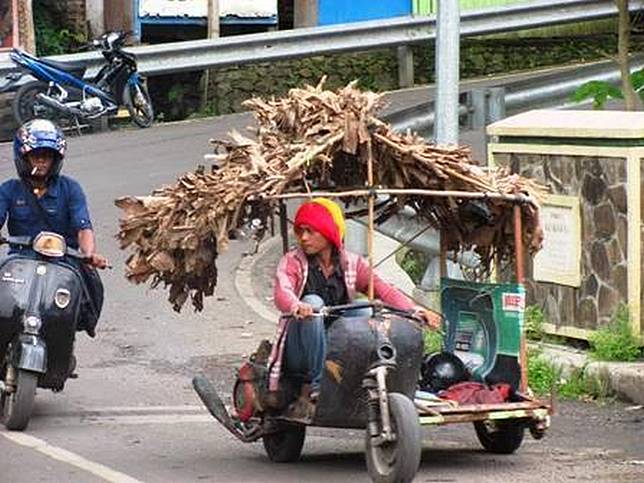 Kumpulan Modifikasi Vespa "Gila" Ini Hanya Ada di Indonesia