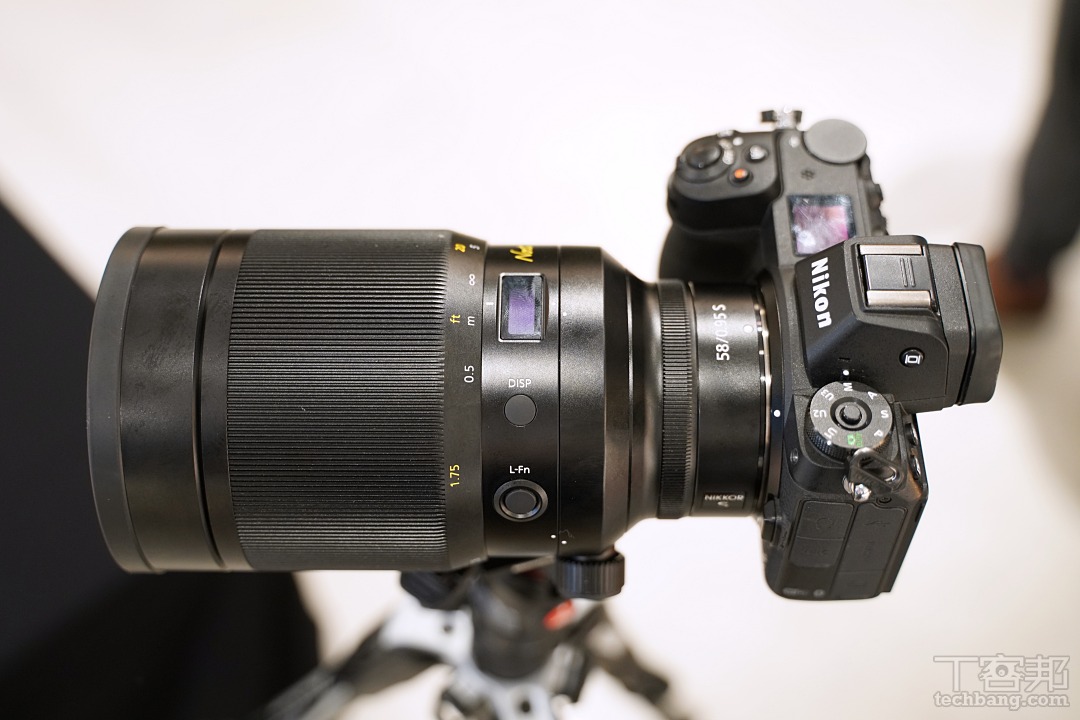 Nikon APS-C 無反微單 Z50 正式登場，單機身售價 26,800 元，要價近 27 萬天價鏡頭同步亮相
