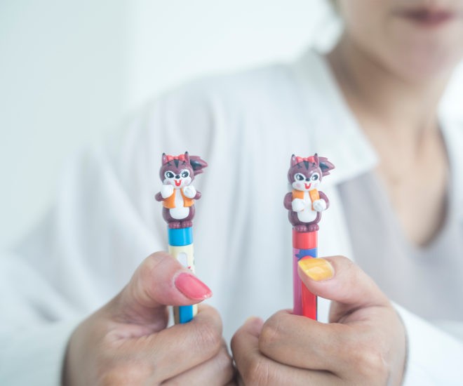 ロングセラー駄菓子 クッピーラムネ の可愛いキャラクターのアクションペンが発売