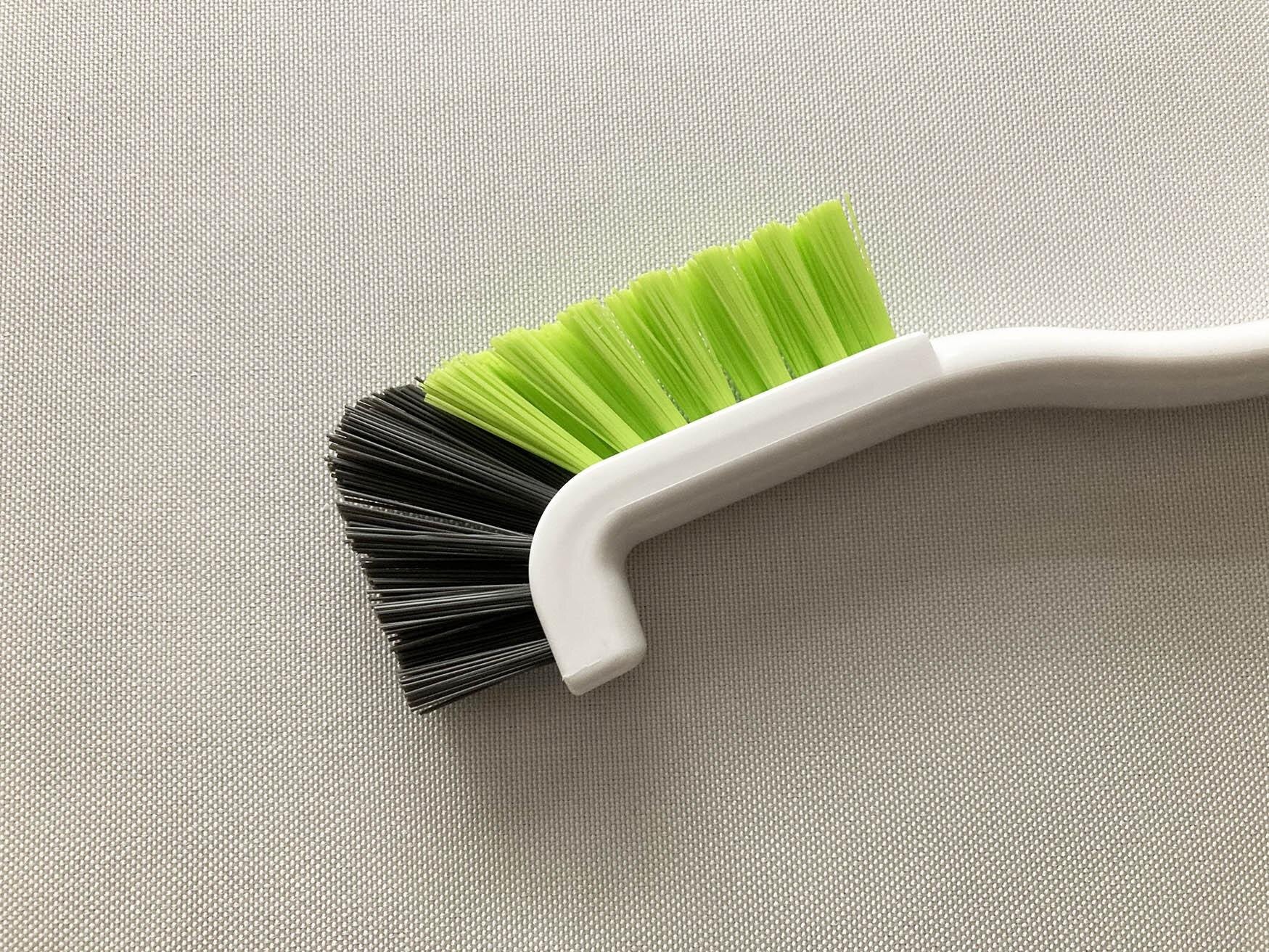 直角カットってすばらしい キャンドゥ の 排水口ブラシ でドロドロ汚れもラク にピカピカ