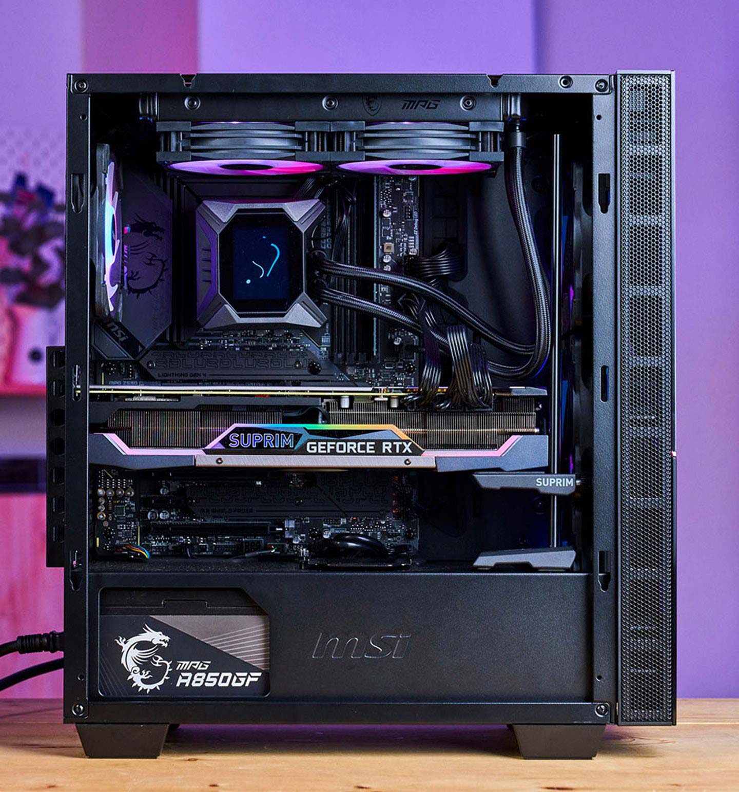 實際將支撐架安裝至機箱中的樣貌。