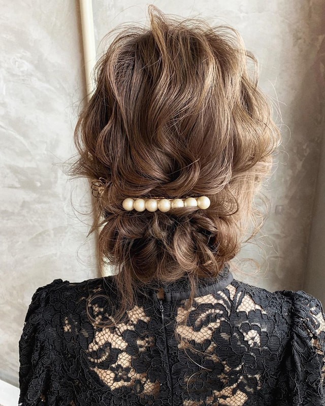 結婚式の 髪飾り のマナーをお届け お呼ばれヘアアクセのお手本帳 Mine